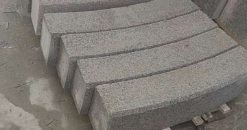 辽阳芝麻白弧形路牙石