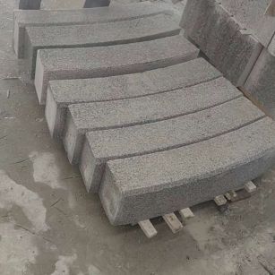 辽阳芝麻白弧形路牙石