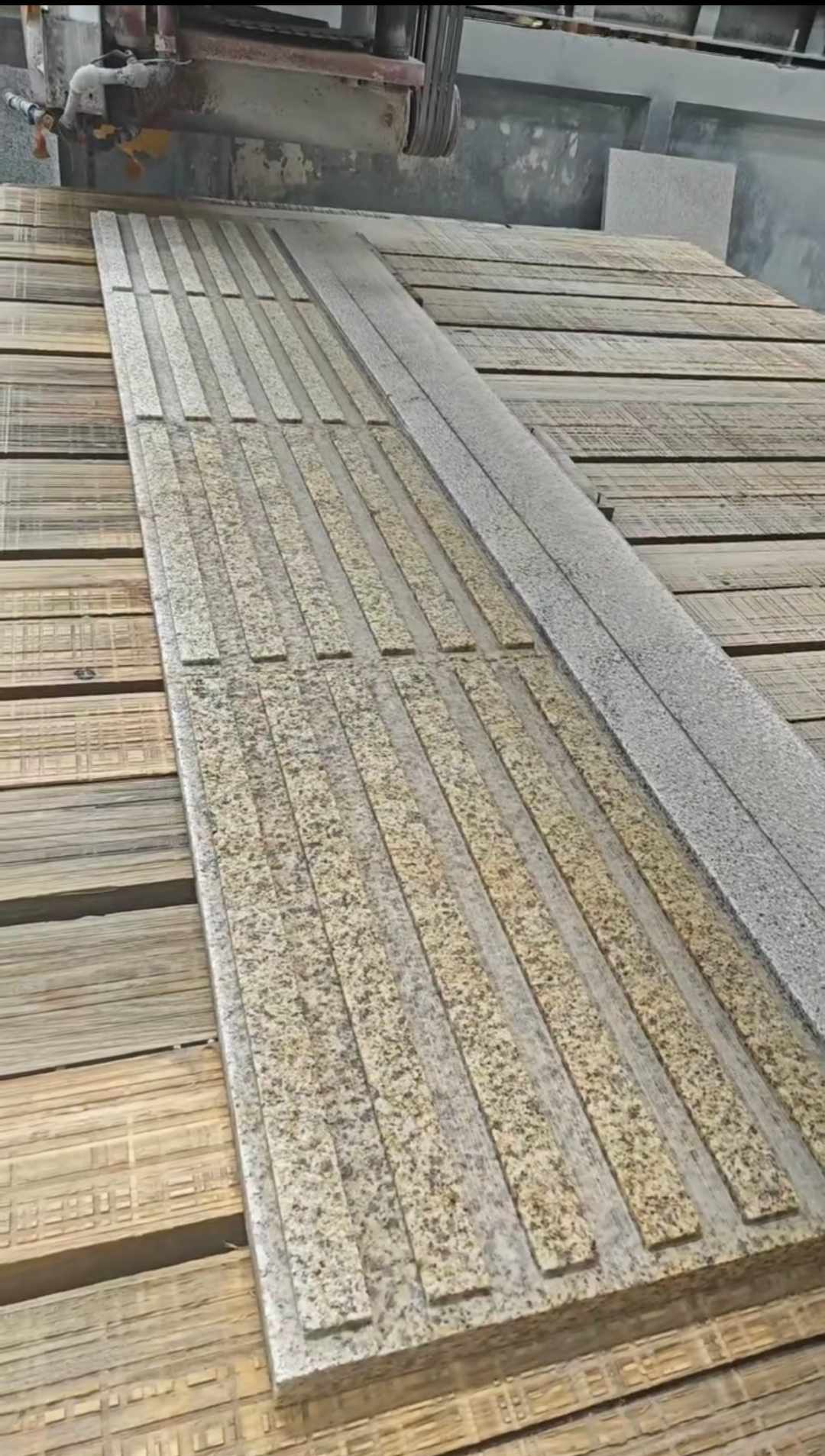 辽阳黄金麻盲道石 盲条