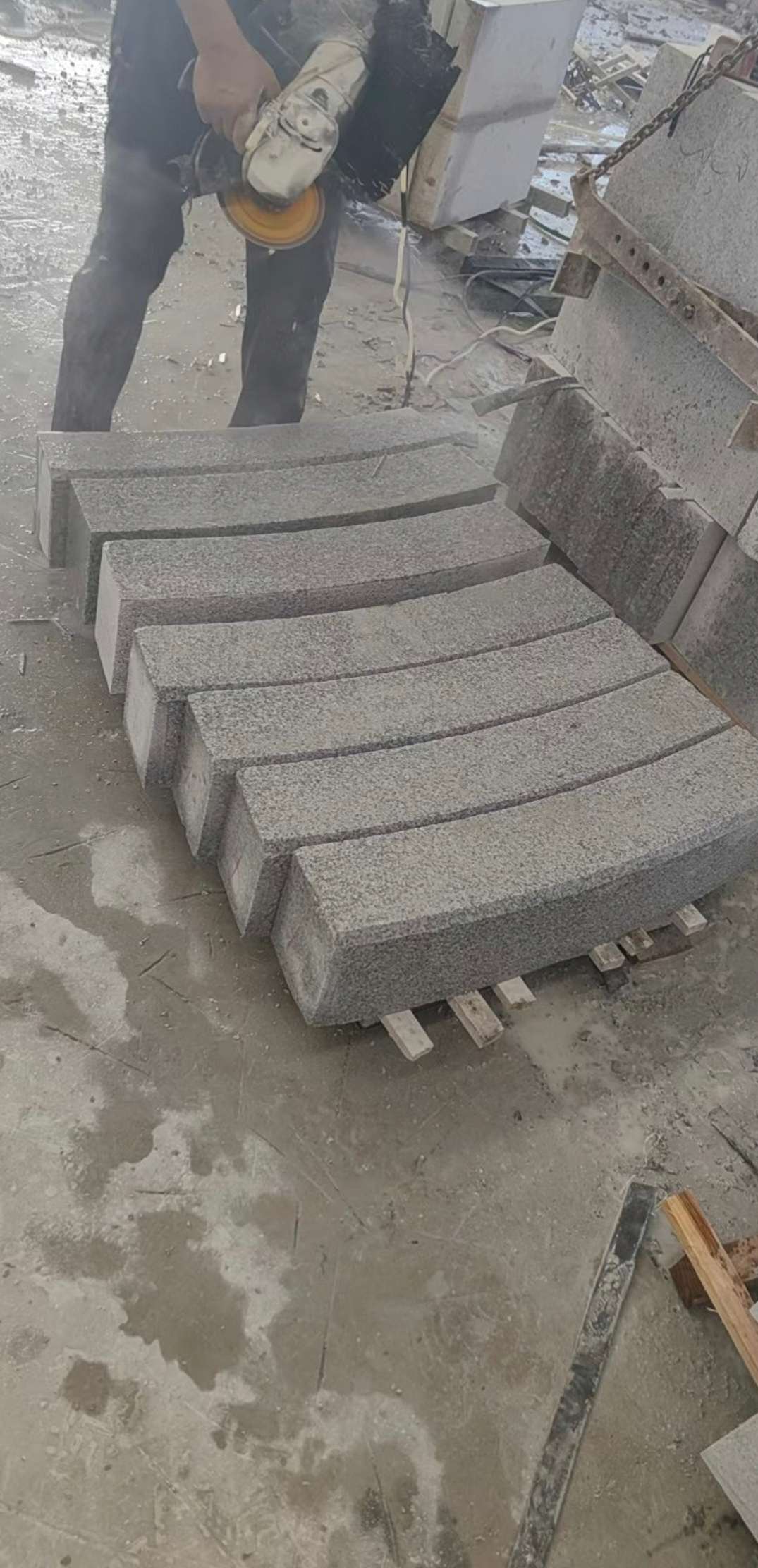 辽阳芝麻白弧形路牙石