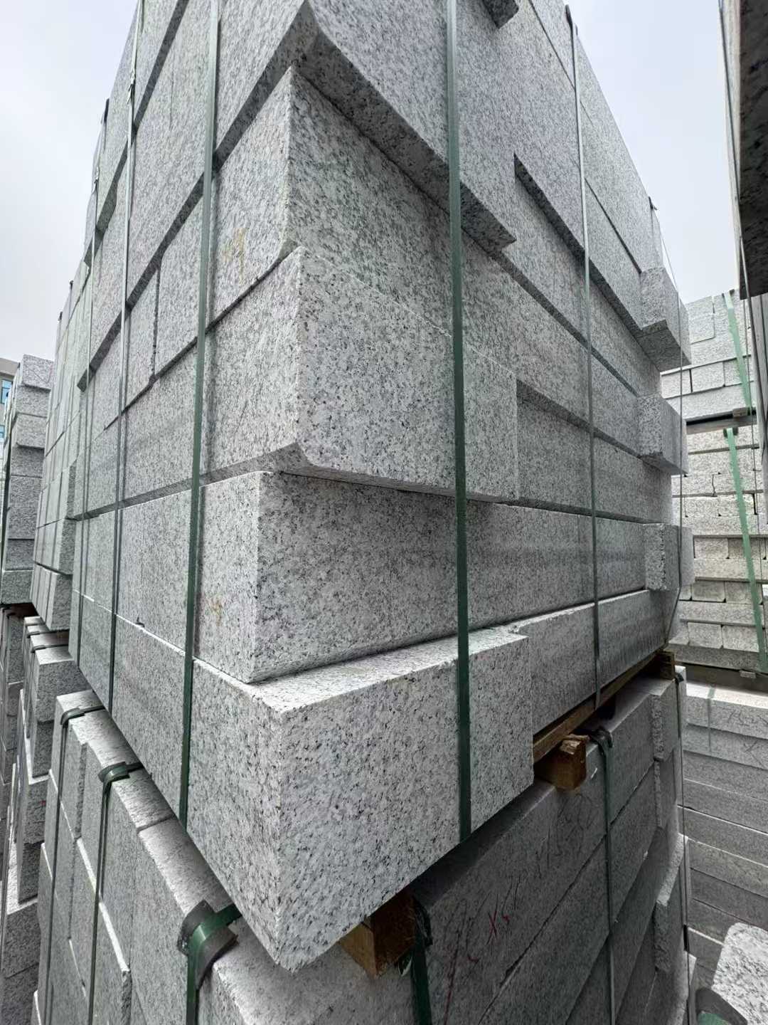 辽阳芝麻白路牙石 马路牙子