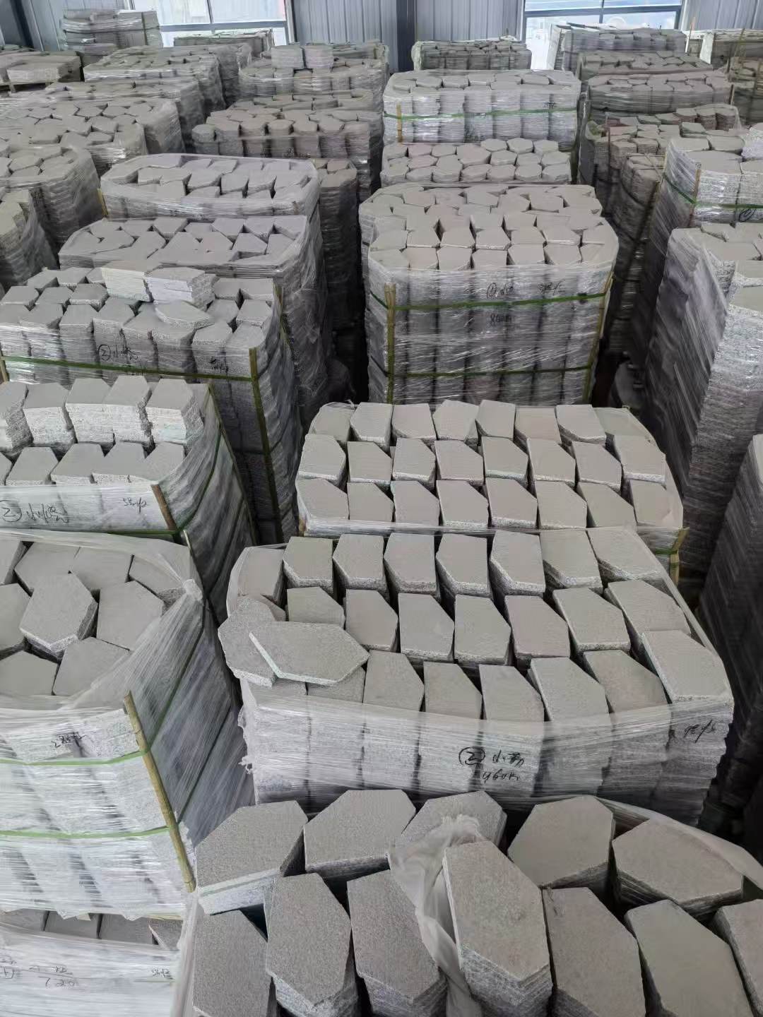 辽阳芝麻白石材冰裂纹，碎拼。